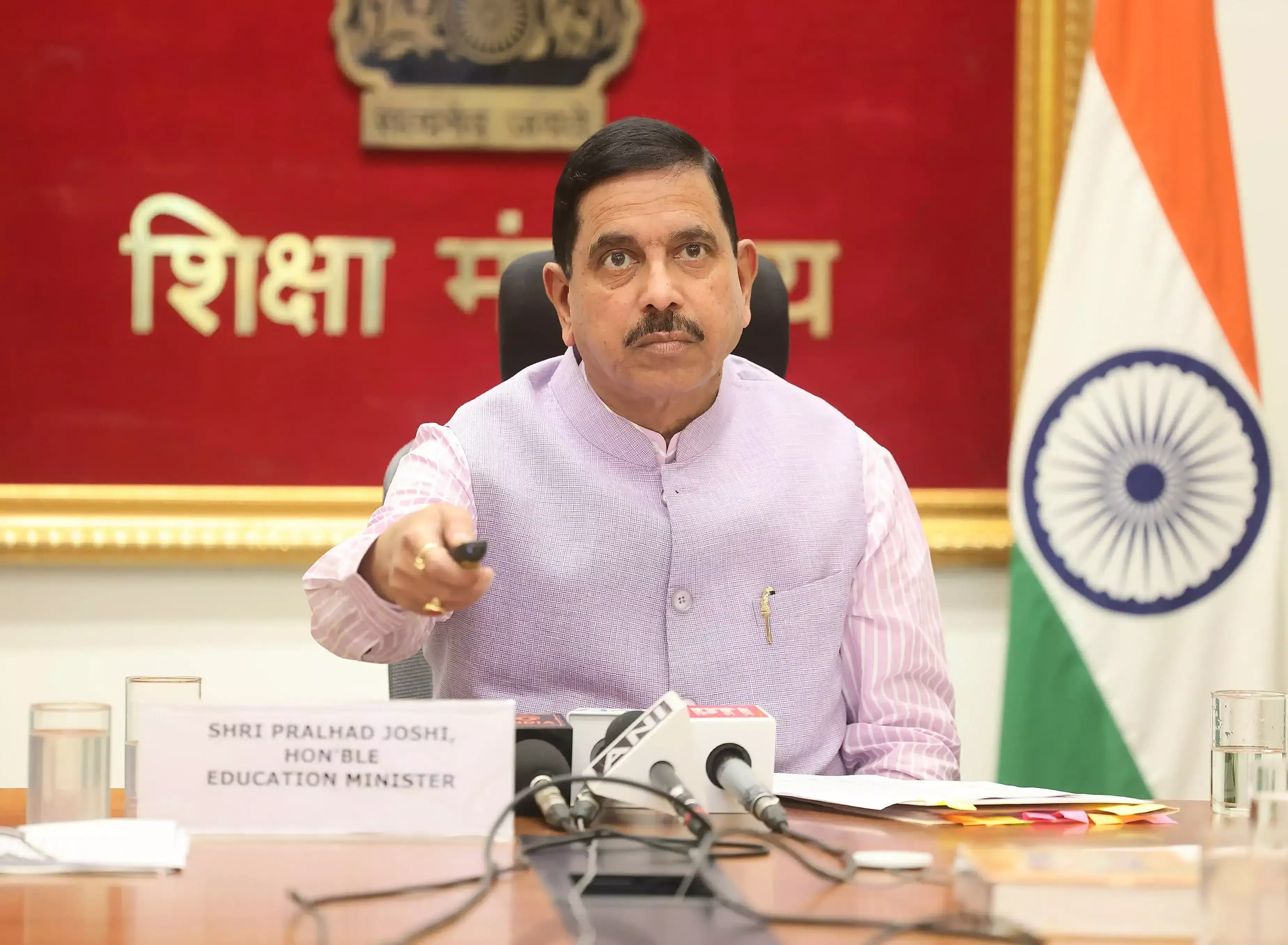 प्रियंक खरगे को प्रल्हाद जोशी की सलाह, आरएसएस का राग छोड़ें प्रियंक खरगे को प्रल्हाद जोशी की सलाह, आरएसएस का राग छोड़ें