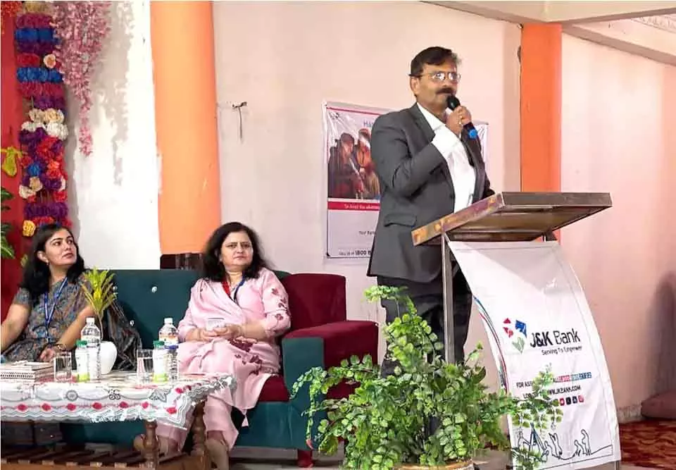 बैंकिंग सुविधाओं से हर नागरिक को जोड़ने की मुहिम, आरबीआई ने शुरू किया अभियान बैंकिंग सुविधाओं से हर नागरिक को जोड़ने की मुहिम, आरबीआई ने शुरू किया अभियान