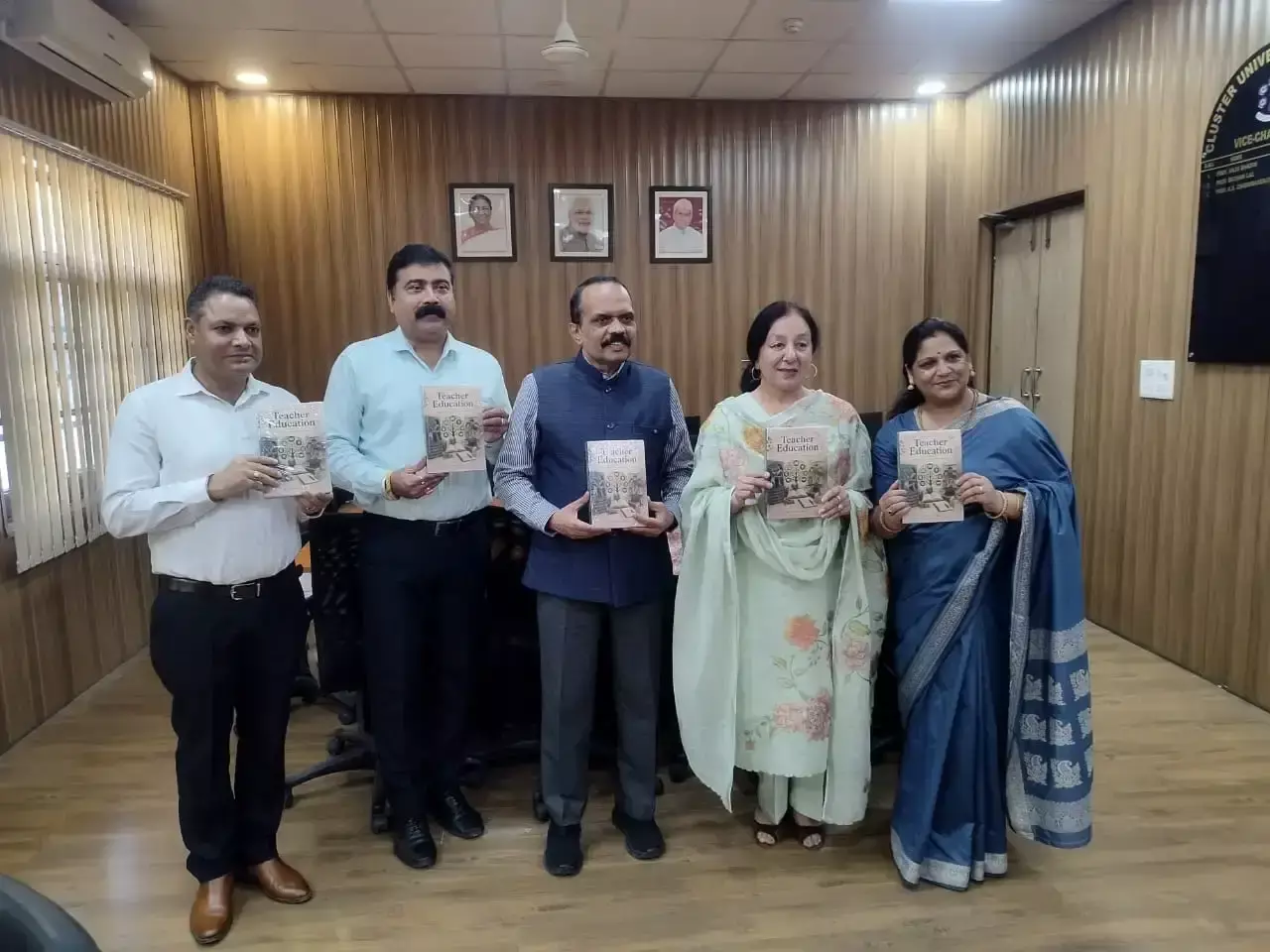 कुलपति की लिखित पुस्तक ‘टीचर एजुकेशन’ का लोकार्पण कुलपति की लिखित पुस्तक ‘टीचर एजुकेशन’ का लोकार्पण
