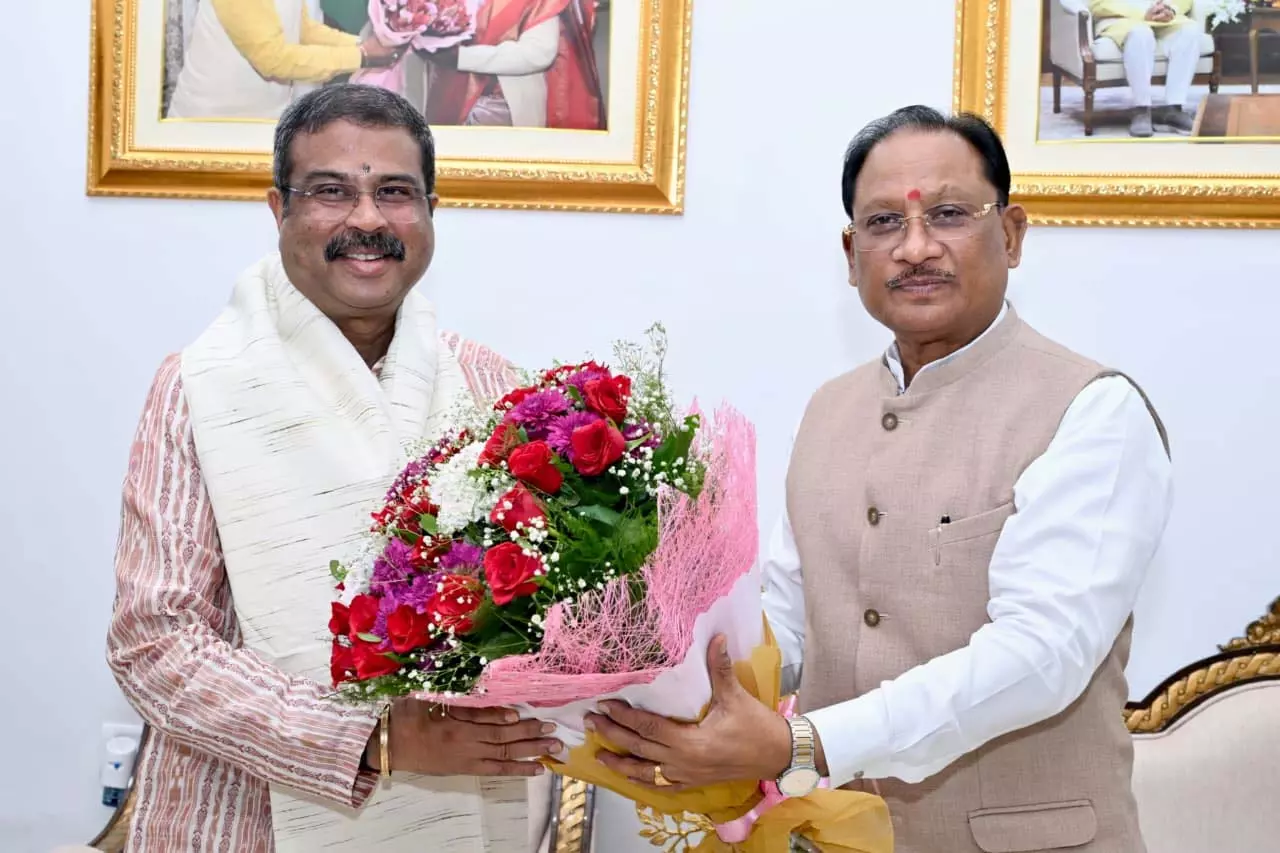 CM विष्णुदेव साय से मिले सांसद धर्मेंद्र प्रधान CM विष्णुदेव साय से मिले सांसद धर्मेंद्र प्रधान