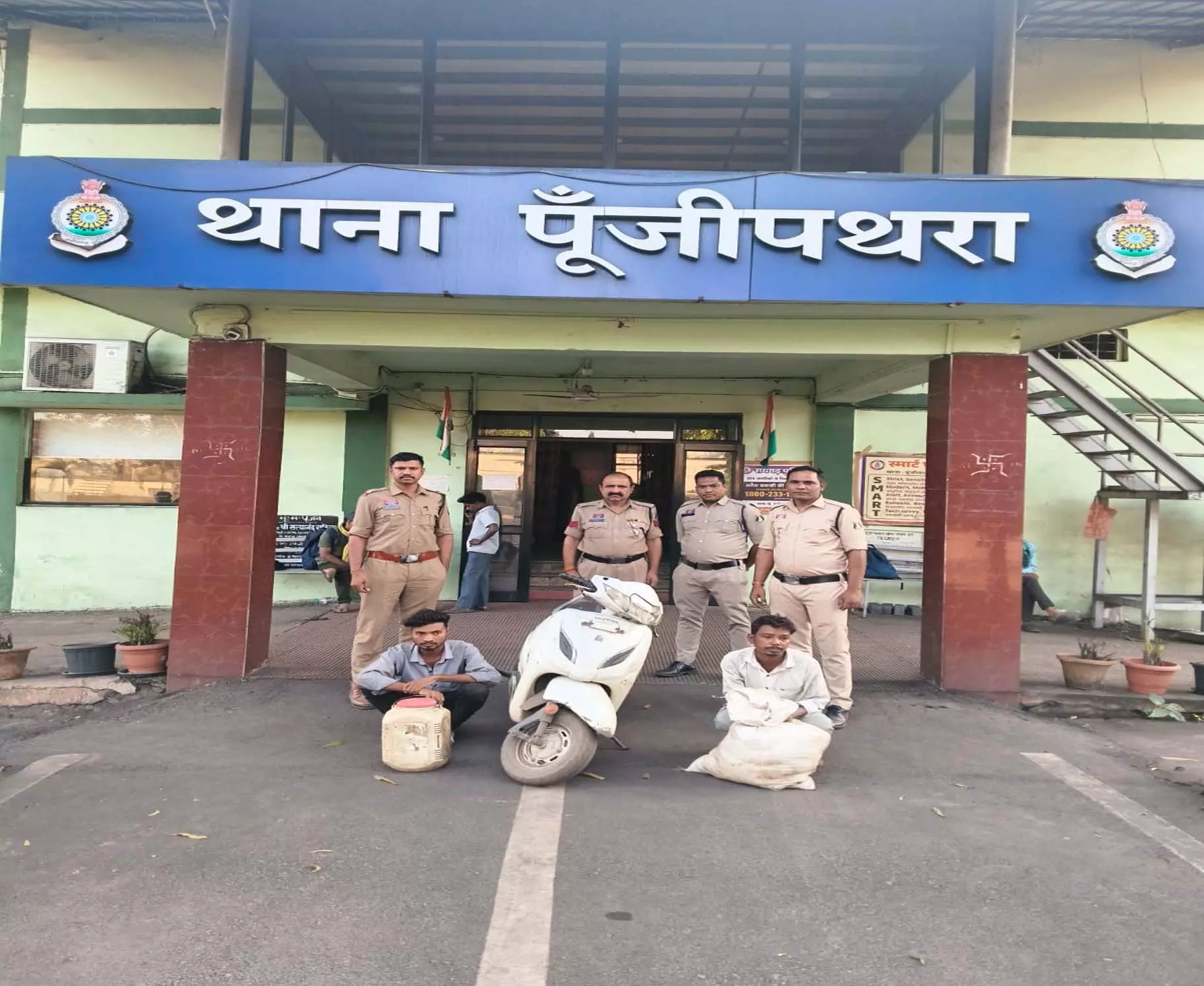 रायगढ़ में ऑपरेशन आघात के चलते 2 शराब तस्कर गिरफ्तार रायगढ़ में ऑपरेशन आघात के चलते 2 शराब तस्कर गिरफ्तार