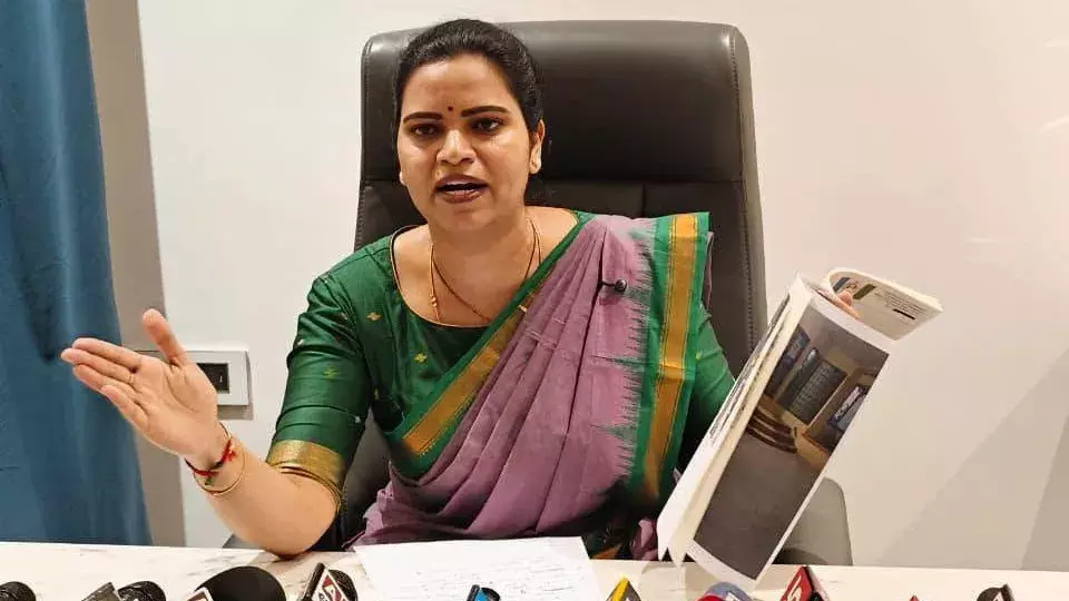 रजनी पर पुलिस कार्रवाई के खिलाफ YSRCP पहुंची चुनाव आयोग रजनी पर पुलिस कार्रवाई के खिलाफ YSRCP पहुंची चुनाव आयोग