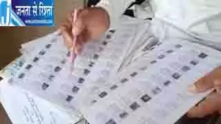 यूपी में वोटर लिस्ट की गड़बड़ी पर बड़ा एक्शन,आगरा के 3 बूथों पर दोबारा मतदान की सिफारिश यूपी में वोटर लिस्ट की गड़बड़ी पर बड़ा एक्शन,आगरा के 3 बूथों पर दोबारा मतदान की सिफारिश