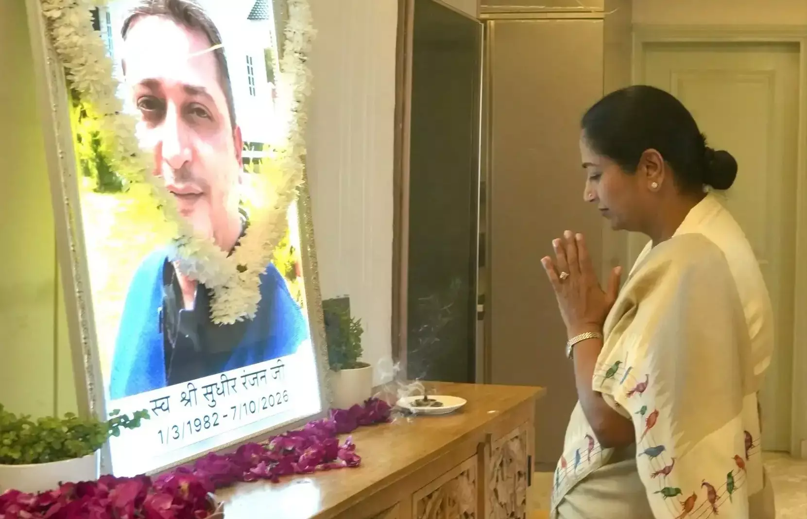 सुमन शर्मा के पति के निधन पर मुख्यमंत्री रेखा गुप्ता ने व्यक्त की संवेदना सुमन शर्मा के पति के निधन पर मुख्यमंत्री रेखा गुप्ता ने व्यक्त की संवेदना