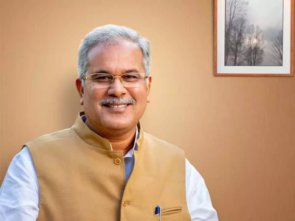स्मृति ईरानी के छत्तीसगढ़ दौरे पर सियासत तेज, भूपेश बघेल ने सरकार पर उठाए सवाल स्मृति ईरानी के छत्तीसगढ़ दौरे पर सियासत तेज, भूपेश बघेल ने सरकार पर उठाए सवाल