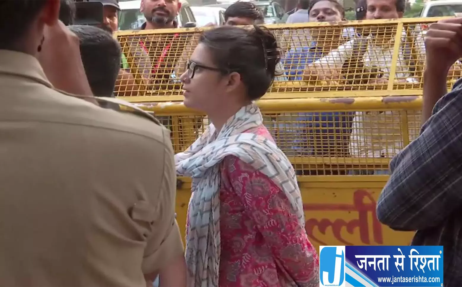 दिल्ली हाई कोर्ट के बाद SEM कोर्ट पहुंचीं नेहा बोरा पुलिस से मांगे गए दस्तावेज दिल्ली हाई कोर्ट के बाद SEM कोर्ट पहुंचीं नेहा बोरा पुलिस से मांगे गए दस्तावेज