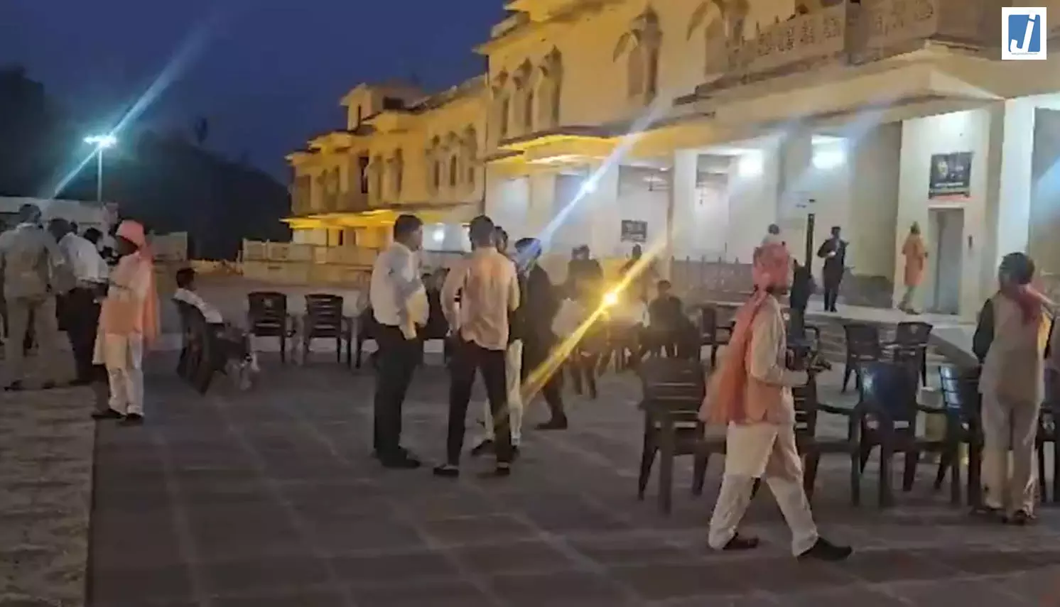 खोले के हनुमानजी मंदिर में BJP नेता राजेश मंगल ने कराया सवामणी भोज, कई नेता हुए शामिल खोले के हनुमानजी मंदिर में BJP नेता राजेश मंगल ने कराया सवामणी भोज, कई नेता हुए शामिल