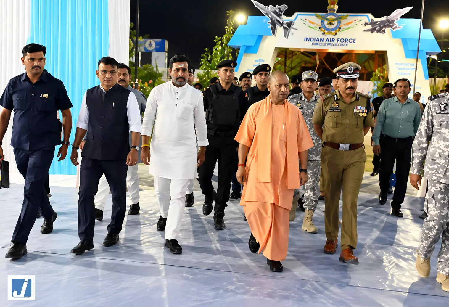 नमो घाट पहुंचे CM योगी आदित्यनाथ, एयर शो की तैयारियों का लिया जायजा नमो घाट पहुंचे CM योगी आदित्यनाथ, एयर शो की तैयारियों का लिया जायजा
