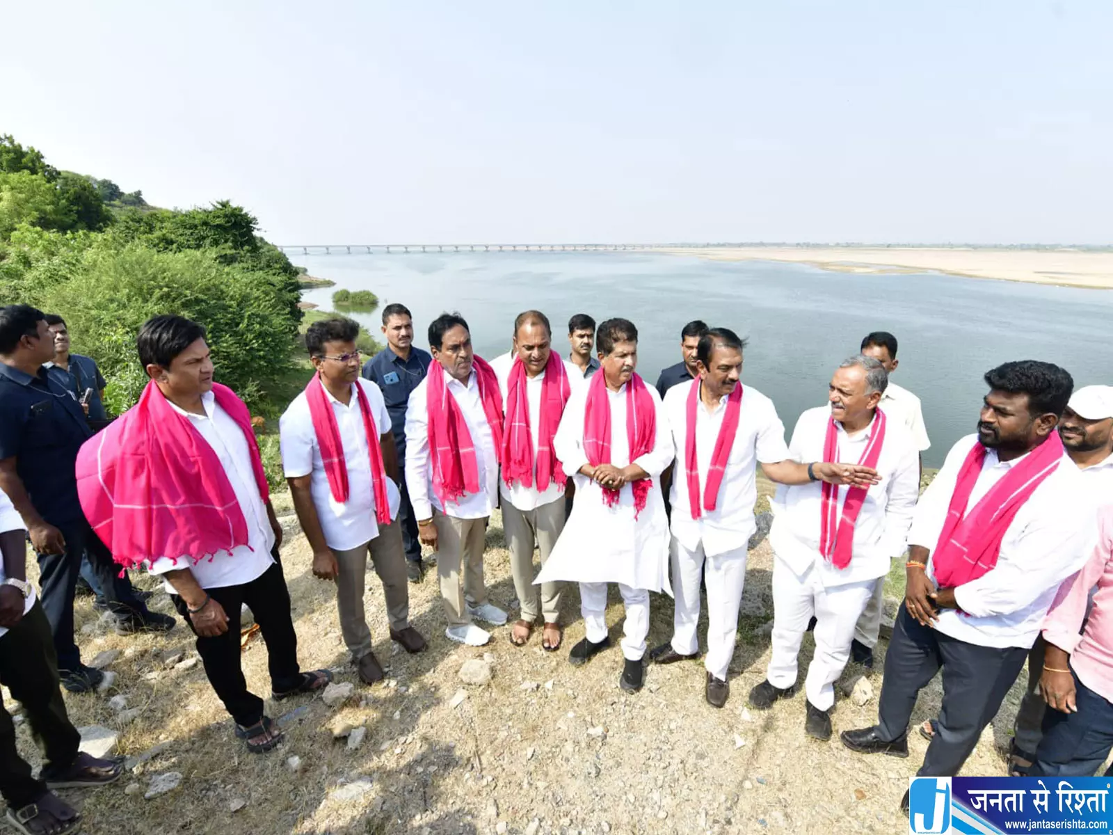 पानी की किल्लत पर भड़की BRS, सीएम रेवंत रेड्डी के घर प्रदर्शन की चेतावनी पानी की किल्लत पर भड़की BRS, सीएम रेवंत रेड्डी के घर प्रदर्शन की चेतावनी