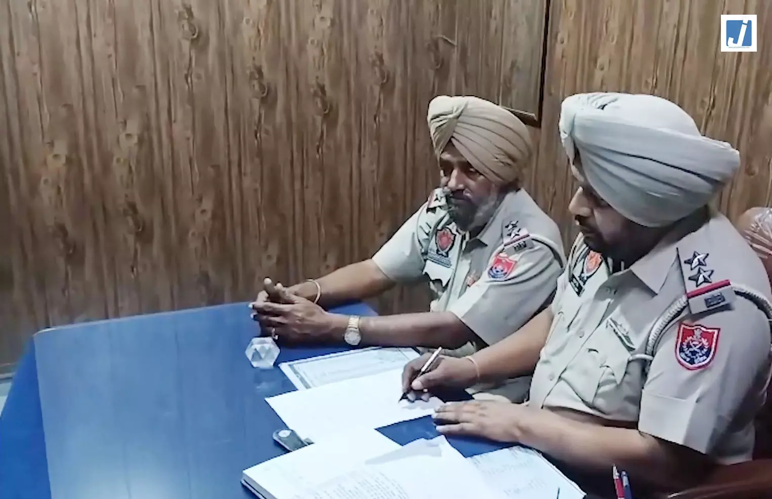 अमृतसर में त्योहारों से पहले पुलिस अलर्ट, अवैध पिस्तौल के साथ युवक गिरफ्तार अमृतसर में त्योहारों से पहले पुलिस अलर्ट, अवैध पिस्तौल के साथ युवक गिरफ्तार