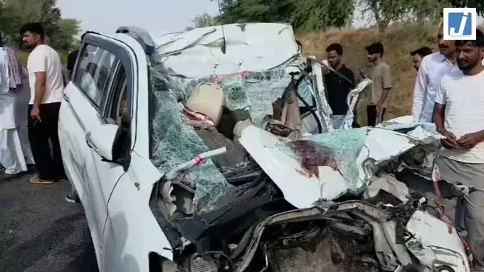 दर्दनाक सड़क हादसा: ट्रक की टक्कर से एक ही परिवार के 6 लोगों की मौत दर्दनाक सड़क हादसा: ट्रक की टक्कर से एक ही परिवार के 6 लोगों की मौत