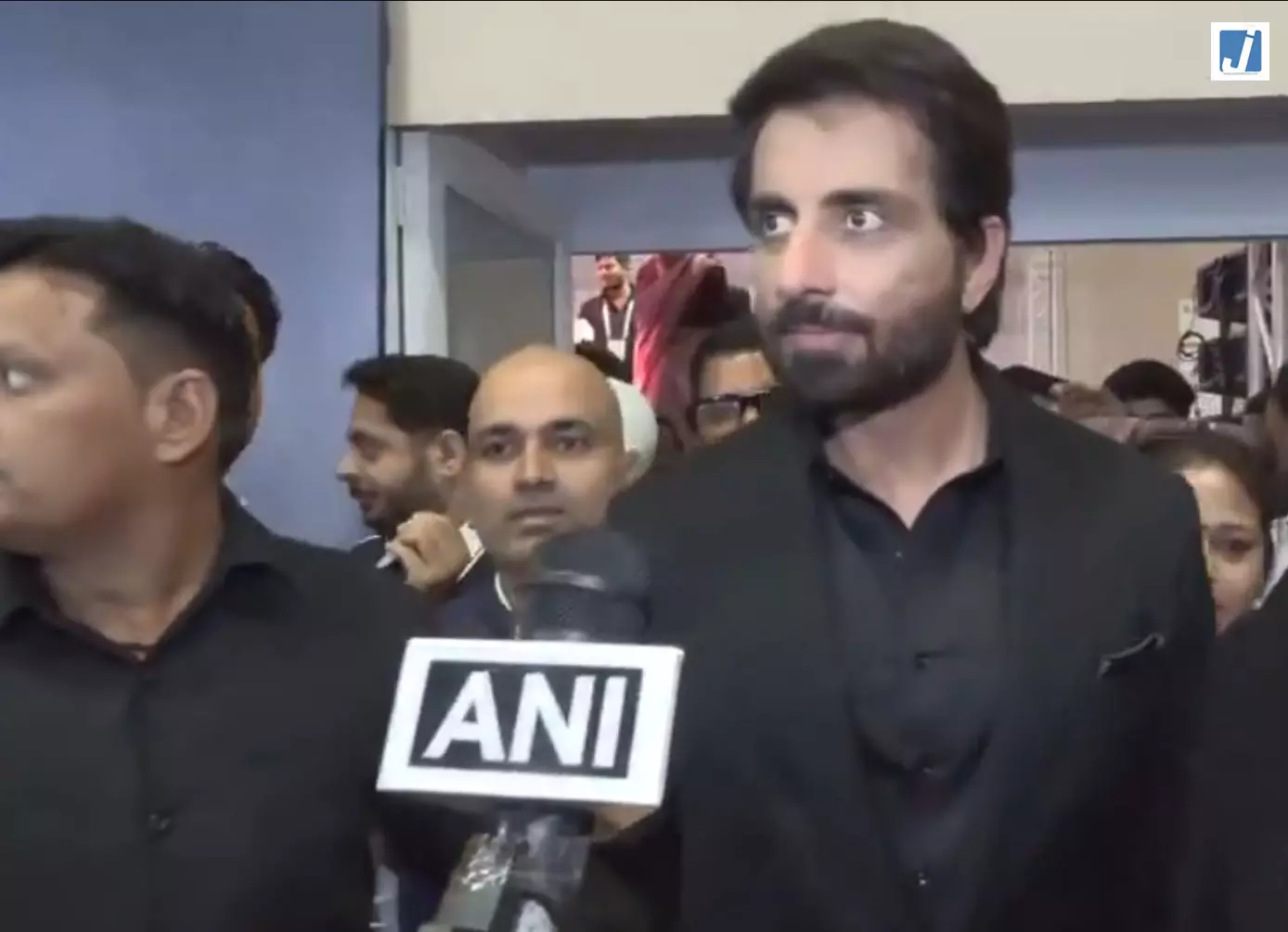 किसानों की मेहनत को सही मंच मिलना जरूरी, IREF कार्यक्रम में बोले अभिनेता सोनू सूद किसानों की मेहनत को सही मंच मिलना जरूरी, IREF कार्यक्रम में बोले अभिनेता सोनू सूद