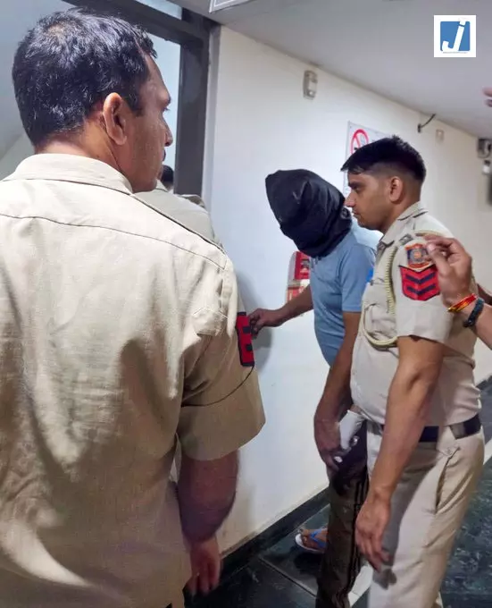 गैंगरेप के बाद जागा प्रशासन! आस्था कुंज पार्क में 105 नई लाइटें और CCTV गैंगरेप के बाद जागा प्रशासन! आस्था कुंज पार्क में 105 नई लाइटें और CCTV
