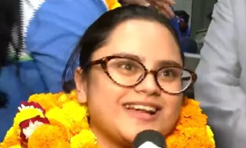 एशियन पैरा गेम्स: ऐतिहासिक प्रदर्शन कर स्वदेश लौटे एथलीटों का भव्य स्वागत, अवनि बोलीं- देश के लिए पदक जीतकर अच्छा लग रहा एशियन पैरा गेम्स: ऐतिहासिक प्रदर्शन कर स्वदेश लौटे एथलीटों का भव्य स्वागत, अवनि बोलीं- देश के लिए पदक जीतकर अच्छा लग रहा