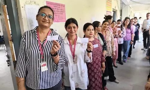 यूपी विधान परिषद चुनाव में 54.58% वोटिंग, गोरखपुर-फैजाबाद सबसे आगे यूपी विधान परिषद चुनाव में 54.58% वोटिंग, गोरखपुर-फैजाबाद सबसे आगे