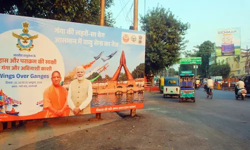 एयर शो देखने जाना पड़ा भारी, वाराणसी की सड़कों पर भीषण जाम एयर शो देखने जाना पड़ा भारी, वाराणसी की सड़कों पर भीषण जाम