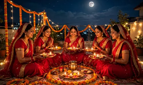करवा चौथ पर विवाहित स्त्रियां चंद्रमा की ही पूजा क्यों करती हैं, क्या है इसकी पौराणिक मान्यता करवा चौथ पर विवाहित स्त्रियां चंद्रमा की ही पूजा क्यों करती हैं, क्या है इसकी पौराणिक मान्यता