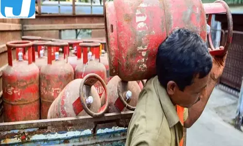 घरेलू गैस के नए कनेक्शन पर रोक, कंपोजिट सिलेंडर का विकल्प उपलब्ध