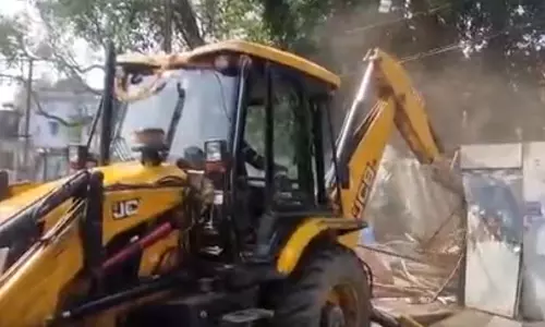 चला बुलडोजर! वकीलों के अवैध चैंबरों पर कार्रवाई, बड़ी संख्या में पुलिस की तैनाती