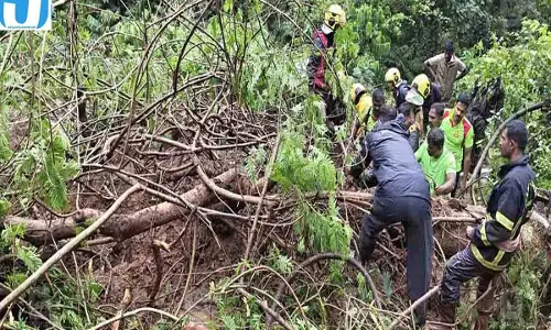 ऊटी में बड़ा हादसा टला, पहाड़ से खिसका मलबा, रास्ते में फंसे 150 बच्चे, रस्सियों से हुआ रेस्क्यू