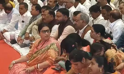 छत्तीसगढ़ पहुंचते ही स्मृति ईरानी का सख्त संदेश, BJP कार्यालय में बिना बुलाए एंट्री बंद! छत्तीसगढ़ पहुंचते ही स्मृति ईरानी का सख्त संदेश, BJP कार्यालय में बिना बुलाए एंट्री बंद!