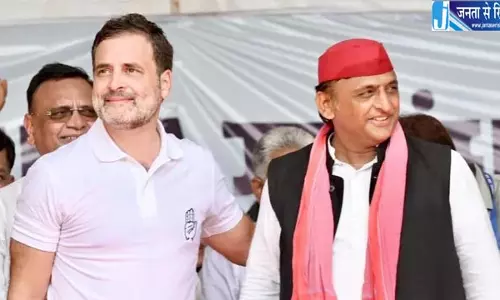 सपा-कांग्रेस गठबंधन में सीटों पर पेच, 200 सीटों की दावेदारी से बढ़ी हलचल सपा-कांग्रेस गठबंधन में सीटों पर पेच, 200 सीटों की दावेदारी से बढ़ी हलचल