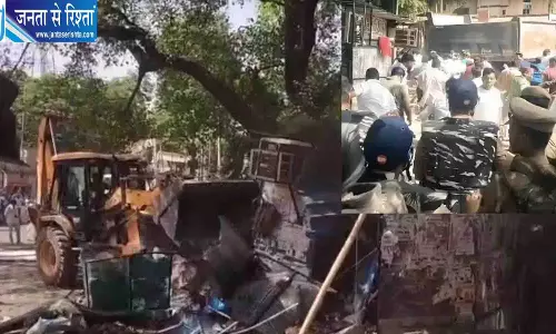 लखनऊ में अवैध चैंबरों पर चला बुलडोजर, वकीलों का जोरदार प्रदर्शन