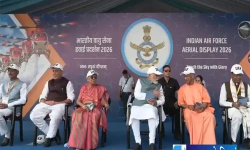 Varanasi के आसमान में वायुसेना का शौर्य, पीएम मोदी ने देखा शानदार एयर शो Varanasi के आसमान में वायुसेना का शौर्य, पीएम मोदी ने देखा शानदार एयर शो