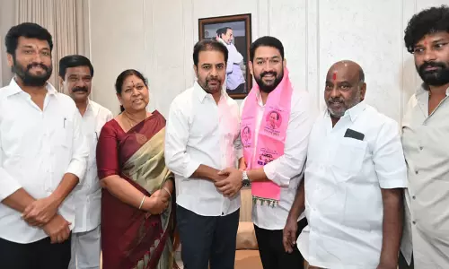 Telangana  की राजनीति में हलचल, कांग्रेस छोड़ BRS में शामिल हुए भार्गव देशपांडे