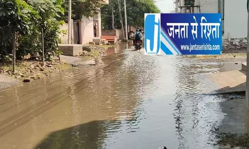 भिवानी में सड़क पर भरा सीवेज का पानी, लोगों ने किया प्रदर्शन