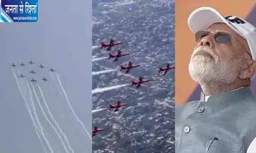 काशी में लड़ाकू विमानों का रोमांच, पीएम मोदी ने उठाया लुत्फ काशी में लड़ाकू विमानों का रोमांच, पीएम मोदी ने उठाया लुत्फ