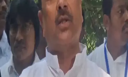 मुख्यमंत्री ने भगदड़ पीड़ित परिवार से की मुलाकात, सौंपी आर्थिक मदद मुख्यमंत्री ने भगदड़ पीड़ित परिवार से की मुलाकात, सौंपी आर्थिक मदद
