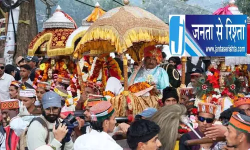 कुल्लू दशहरा में निकली भगवान नरसिंह की ‘राजा की जलेब’, उमड़े श्रद्धालु कुल्लू दशहरा में निकली भगवान नरसिंह की ‘राजा की जलेब’, उमड़े श्रद्धालु