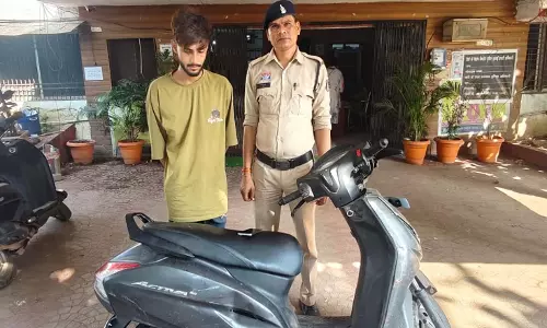 मोबाइल स्नेचिंग का आरोपी गिरफ्तार, 80 हजार का सामान जब्त मोबाइल स्नेचिंग का आरोपी गिरफ्तार, 80 हजार का सामान जब्त