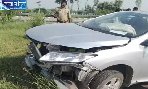 फुलवरिया टोल नाके के पास अनियंत्रित होकर कार टकराई, एक ही परिवार के चार समेत पांच घायल