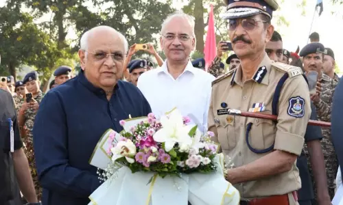 नशे के खिलाफ गुजरात में बड़ा अभियान, 550 से अधिक जवान बाइक रैली में शामिल नशे के खिलाफ गुजरात में बड़ा अभियान, 550 से अधिक जवान बाइक रैली में शामिल