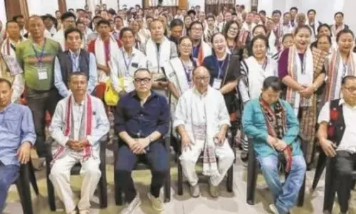 36 समुदायों को जोड़ने की कवायद: मणिपुर में गठित होगी शांति समिति 36 समुदायों को जोड़ने की कवायद: मणिपुर में गठित होगी शांति समिति