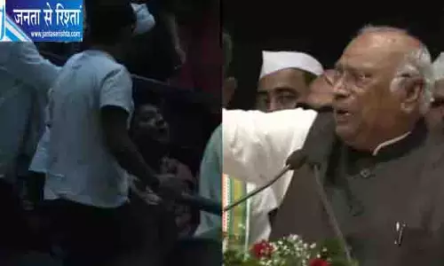 खरगे के कार्यक्रम में हंगामा, पीएम मोदी के पिता पर टिप्पणी से विवाद