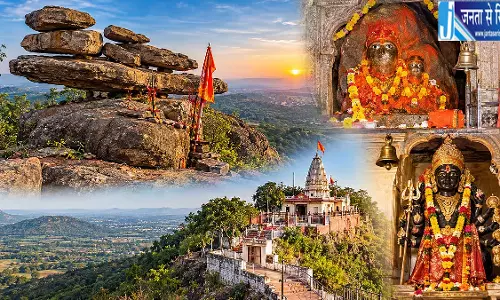 इंदौर के पास रहस्यमयी ‘डुगडुगती मां’ मंदिर, हवा चलने पर हिलते नजर आते हैं पत्थर इंदौर के पास रहस्यमयी ‘डुगडुगती मां’ मंदिर, हवा चलने पर हिलते नजर आते हैं पत्थर