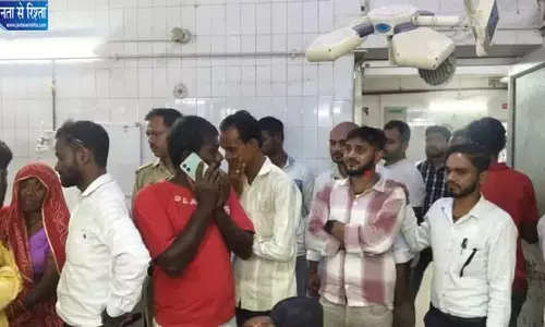 बुंदेलखंड एक्सप्रेसवे की सर्विस रोड पर भीषण हादसा