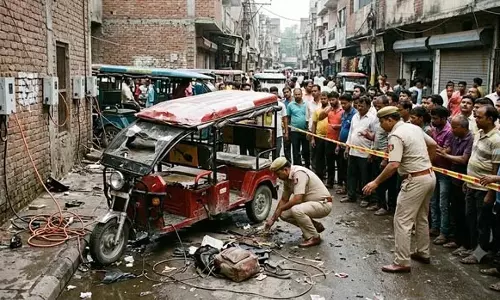 ई-रिक्शा चार्ज करते समय करंट लगने से किशोर की मौत