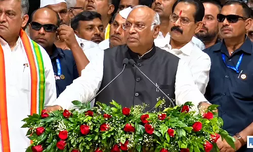 खरगे ने `मोदी का बाप भी जायेगा` बोला... खरगे ने `मोदी का बाप भी जायेगा` बोला...