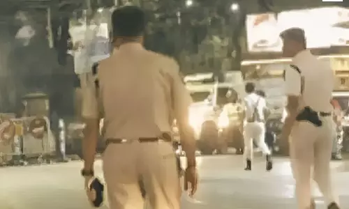 पुलिस चौकी पर ग्रामीणों का हमला, चौकी प्रभारी समेत 5 पुलिसकर्मी घायल, 25 गिरफ्तार