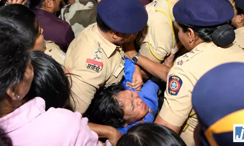 VIDEO: IIT बॉम्बे के छात्र की मौत पर बवाल, प्रदर्शनकारी हिरासत में! VIDEO: IIT बॉम्बे के छात्र की मौत पर बवाल, प्रदर्शनकारी हिरासत में!