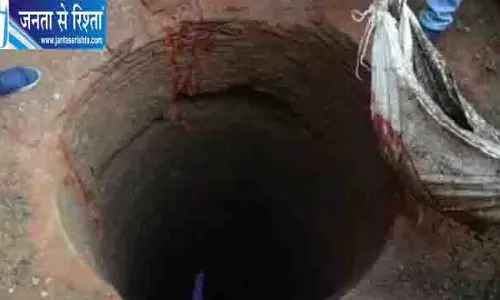 पत्नी को बचाने कुएं में कूदा पति, दोनों की मौत पत्नी को बचाने कुएं में कूदा पति, दोनों की मौत