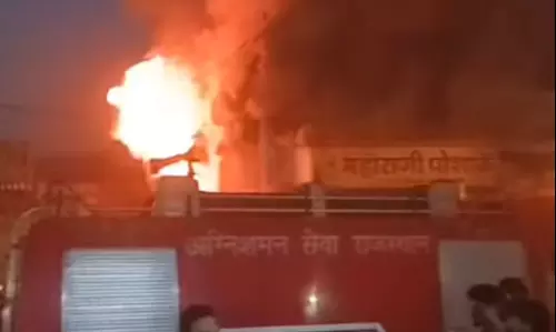 विराटनगर में कपड़े की दुकान में भीषण आग, सामान जलकर राख