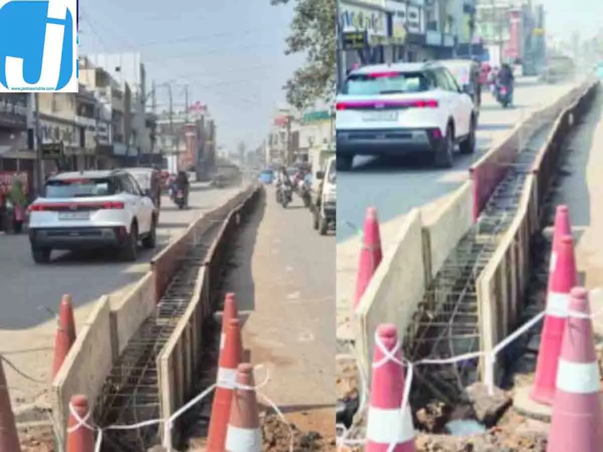 कोरबा में रातोंरात बना सड़क पर डिवाइडर! नगर निगम का बड़ा कदम कोरबा में रातोंरात बना सड़क पर डिवाइडर! नगर निगम का बड़ा कदम