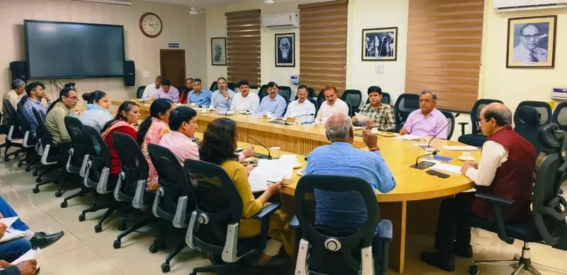 रत्नावली सांस्कृतिक महोत्सव के लिए कुरुक्षेत्र विश्वविद्यालय की बैठक आयोजित रत्नावली सांस्कृतिक महोत्सव के लिए कुरुक्षेत्र विश्वविद्यालय की बैठक आयोजित