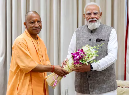 काशी के नमो घाट पर भव्य ‘विंग्स ओवर गंगा’ एयर शो, सीएम योगी ने किया पीएम मोदी के आगमन का स्वागत काशी के नमो घाट पर भव्य ‘विंग्स ओवर गंगा’ एयर शो, सीएम योगी ने किया पीएम मोदी के आगमन का स्वागत