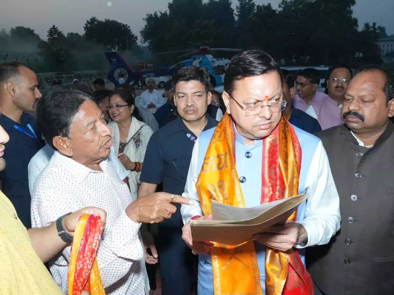 मुख्यमंत्री धामी ने सुनीं जनसमस्याएं, अधिकारियों को दिए त्वरित समाधान के निर्देश मुख्यमंत्री धामी ने सुनीं जनसमस्याएं, अधिकारियों को दिए त्वरित समाधान के निर्देश